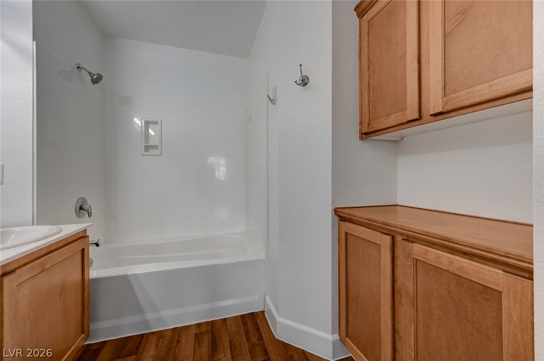 Photo 18 of 49, 83 E Agate Avenue #302