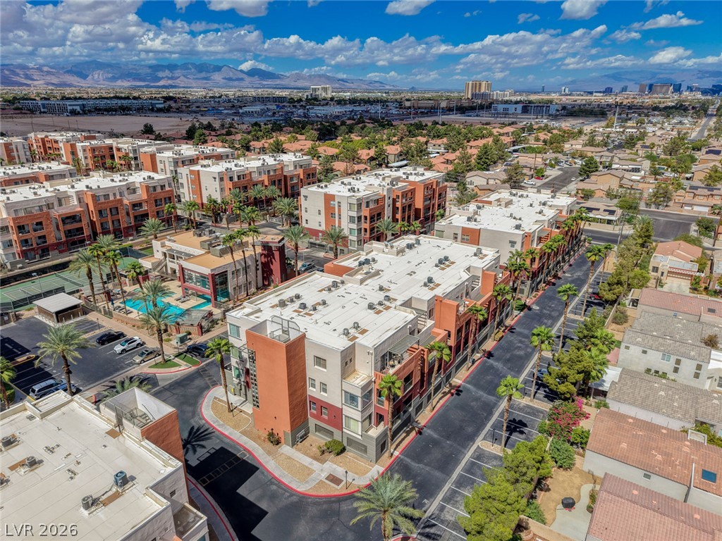 Photo 31 of 49, 83 E Agate Avenue #302