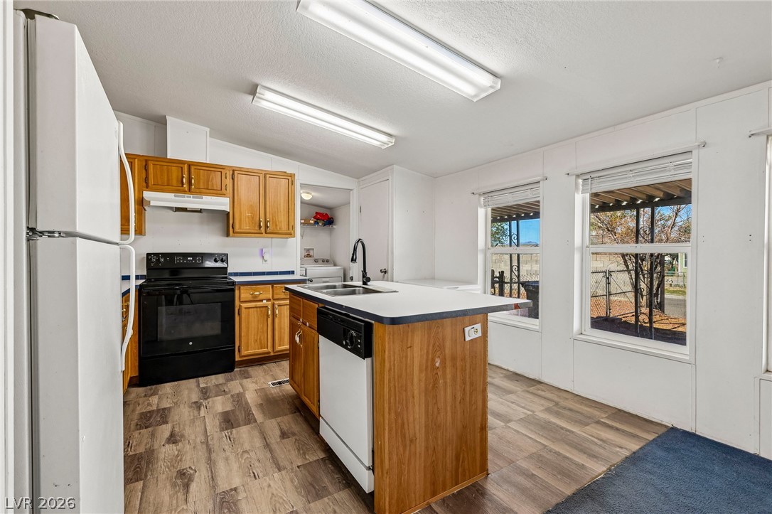 Photo 7 of 43, 511 E Simkins Road
