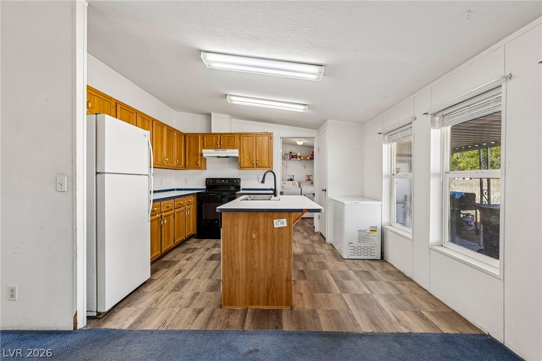 Photo 8 of 43, 511 E Simkins Road