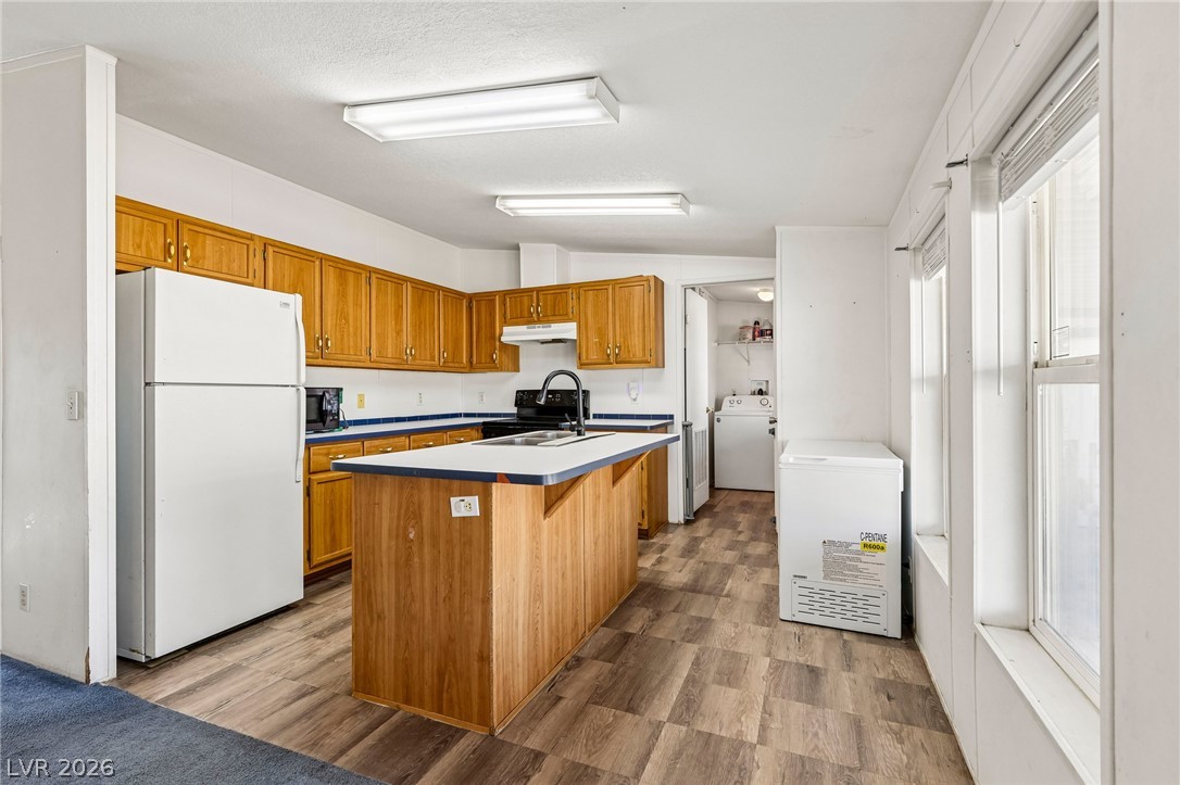 Photo 9 of 43, 511 E Simkins Road