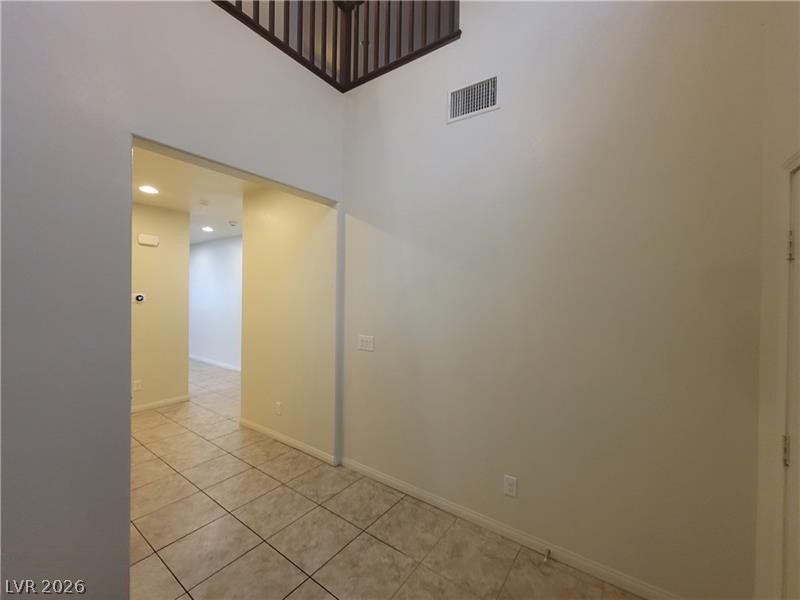 Photo 6 of 28, 2409 W Gilmore Avenue