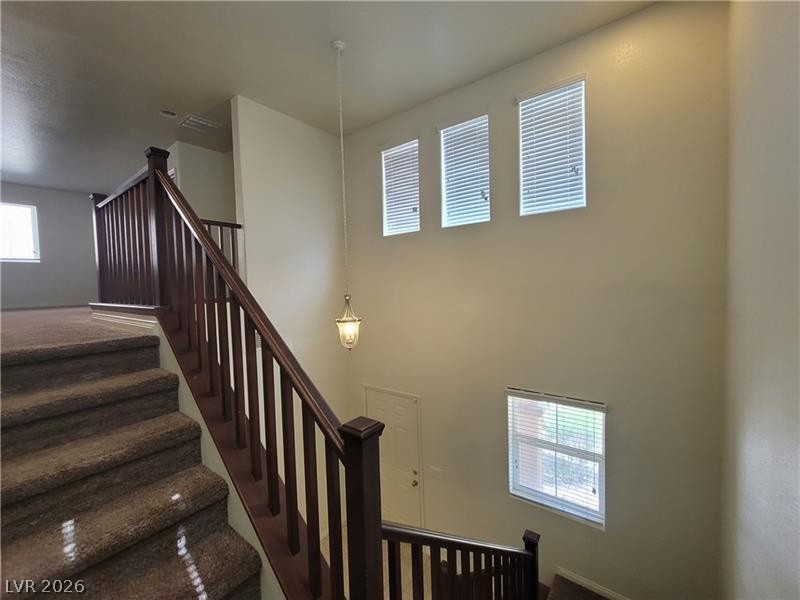 Photo 11 of 28, 2409 W Gilmore Avenue