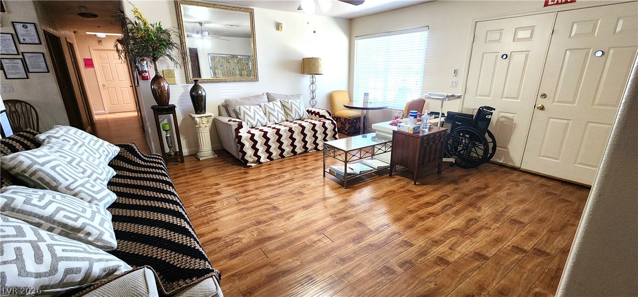 Photo 10 of 25, 4119 Meadowglen Circle