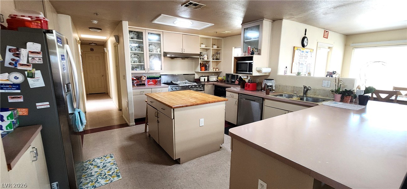 Photo 16 of 25, 4119 Meadowglen Circle