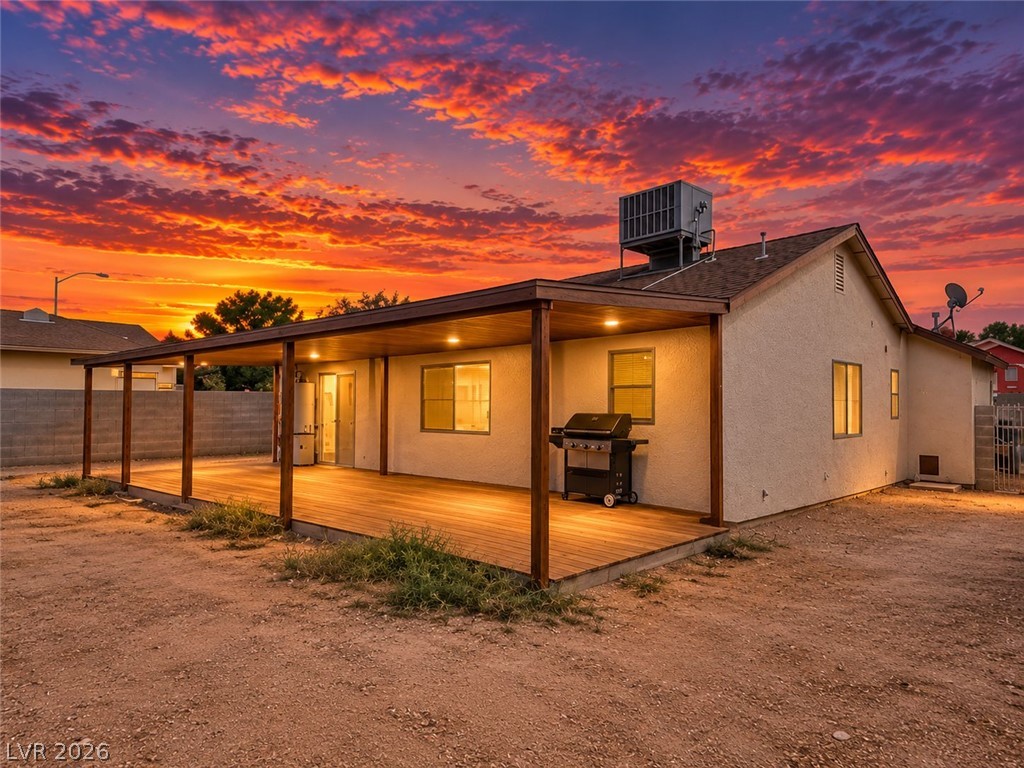 Photo 7 of 39, 2441 Saguaro Point Street