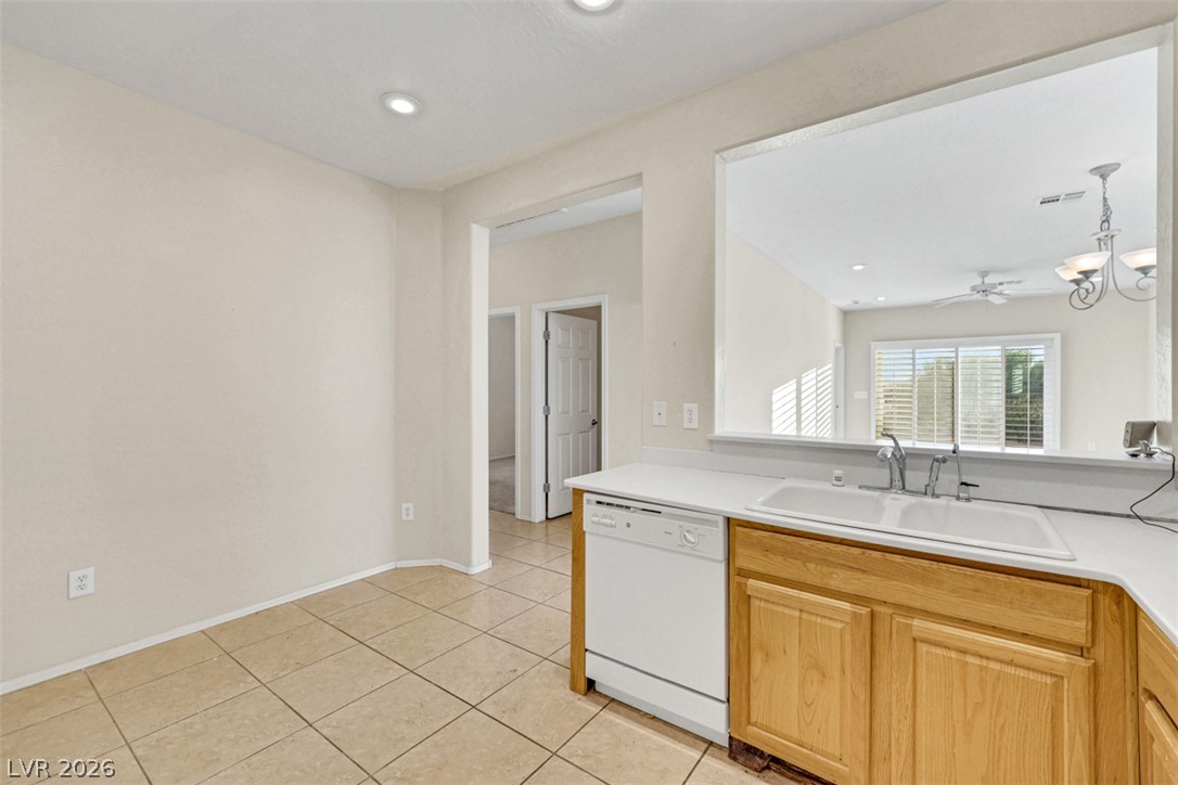 Photo 8 of 34, 2557 CORVUS Street