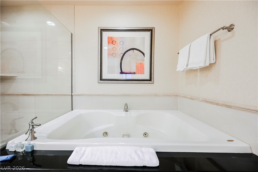 Photo 19 of 36, 125 E HARMON Avenue #1015