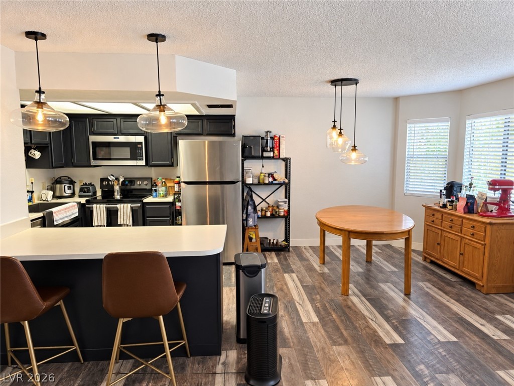 Photo 3 of 905 Rockview Drive #202