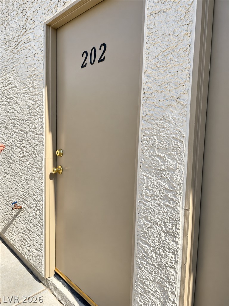 Photo 11 of 14, 905 Rockview Drive #202