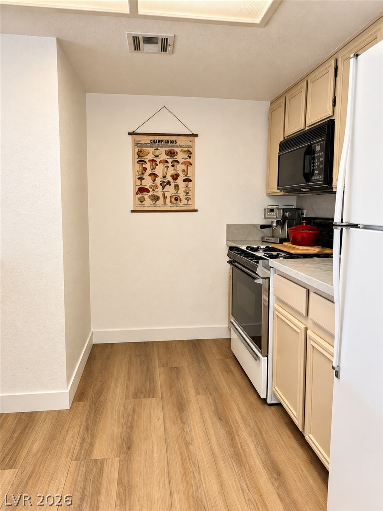 Photo 4 of 8070 W Russell Road #2028