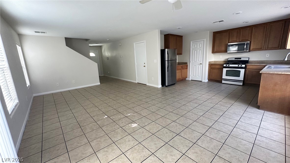 Photo 5 of 102 Gilliflower Avenue