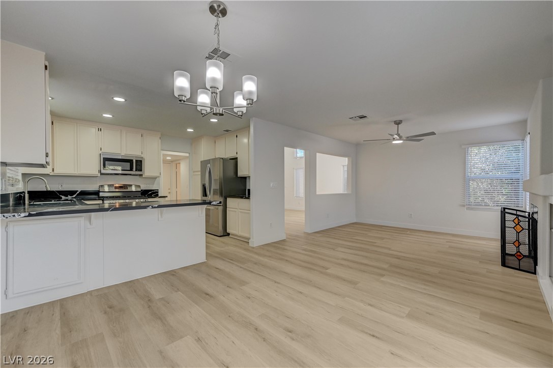 Photo 15 of 51, 6028 Shadow Oak Drive
