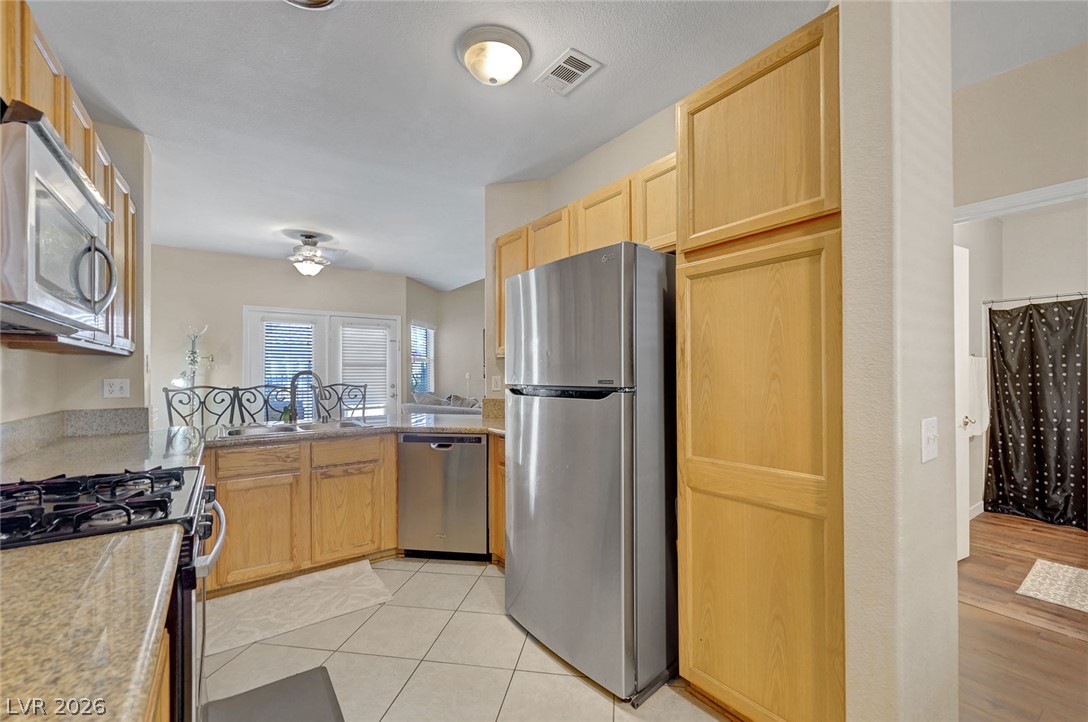 Photo 13 of 33, 7450 S Eastern Avenue #1064