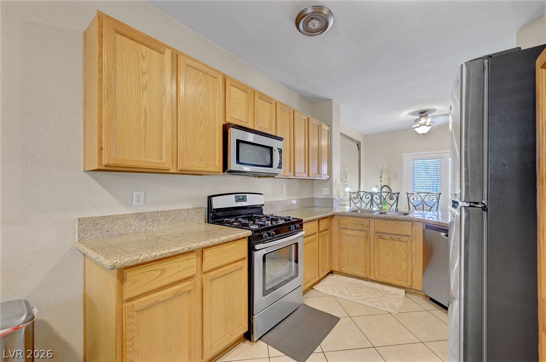Photo 14 of 33, 7450 S Eastern Avenue #1064