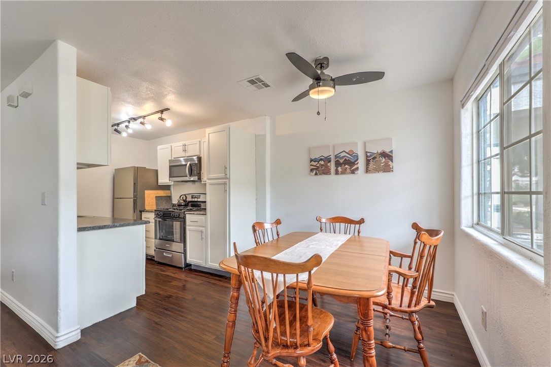 Photo 16 of 32, 5330 E Charleston Boulevard #44