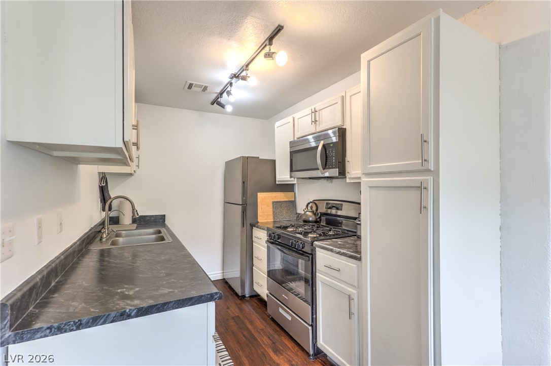 Photo 17 of 32, 5330 E Charleston Boulevard #44