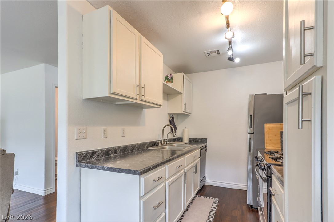 Photo 18 of 32, 5330 E Charleston Boulevard #44