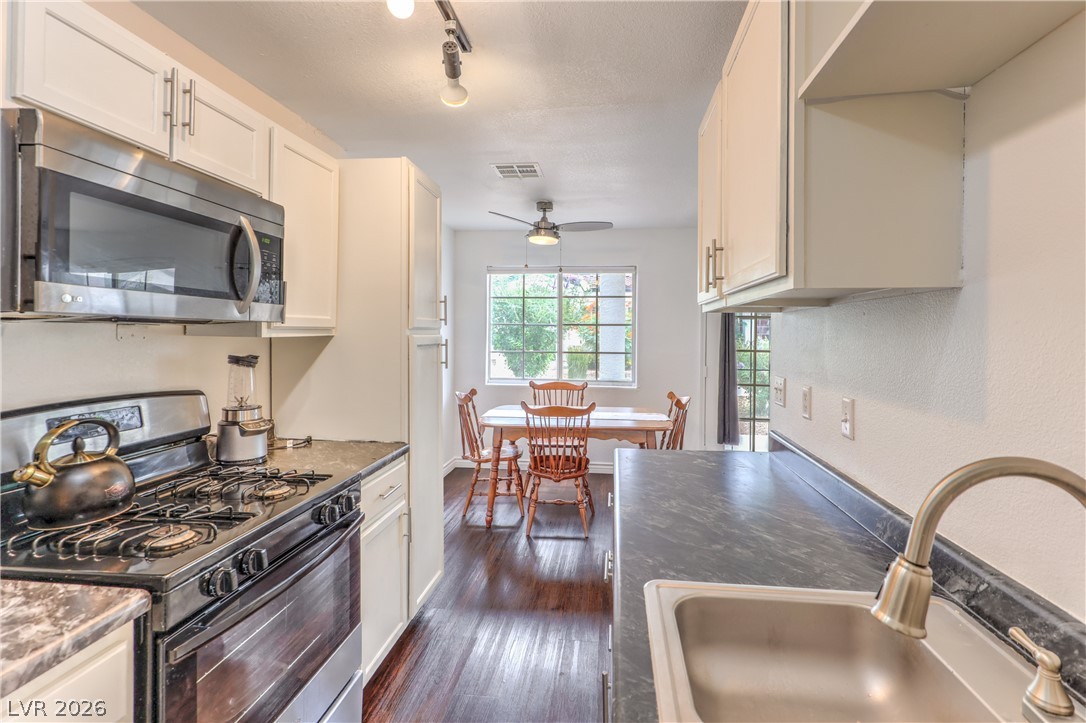 Photo 19 of 32, 5330 E Charleston Boulevard #44