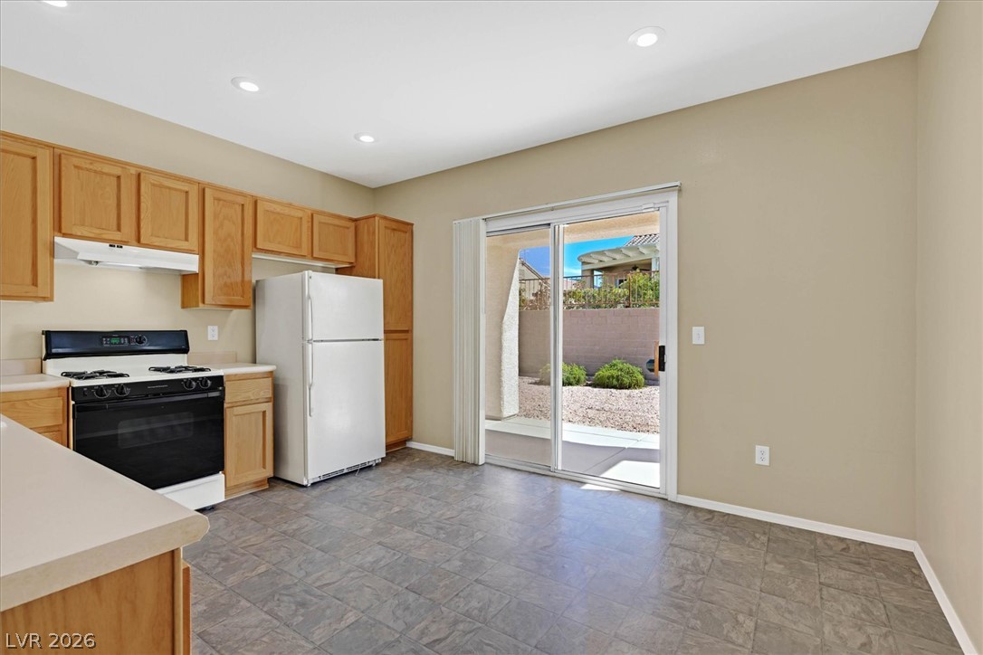 Photo 6 of 36, 2553 Leighton Avenue