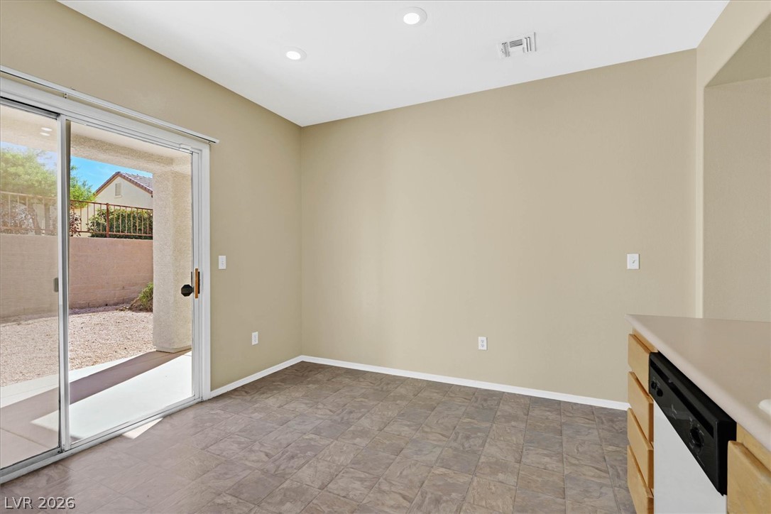 Photo 8 of 36, 2553 Leighton Avenue