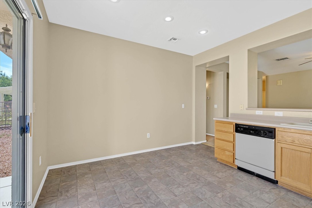 Photo 9 of 36, 2553 Leighton Avenue