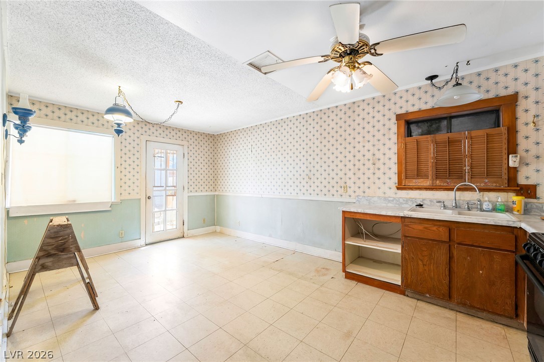 Photo 5 of 428 Bolsa Drive