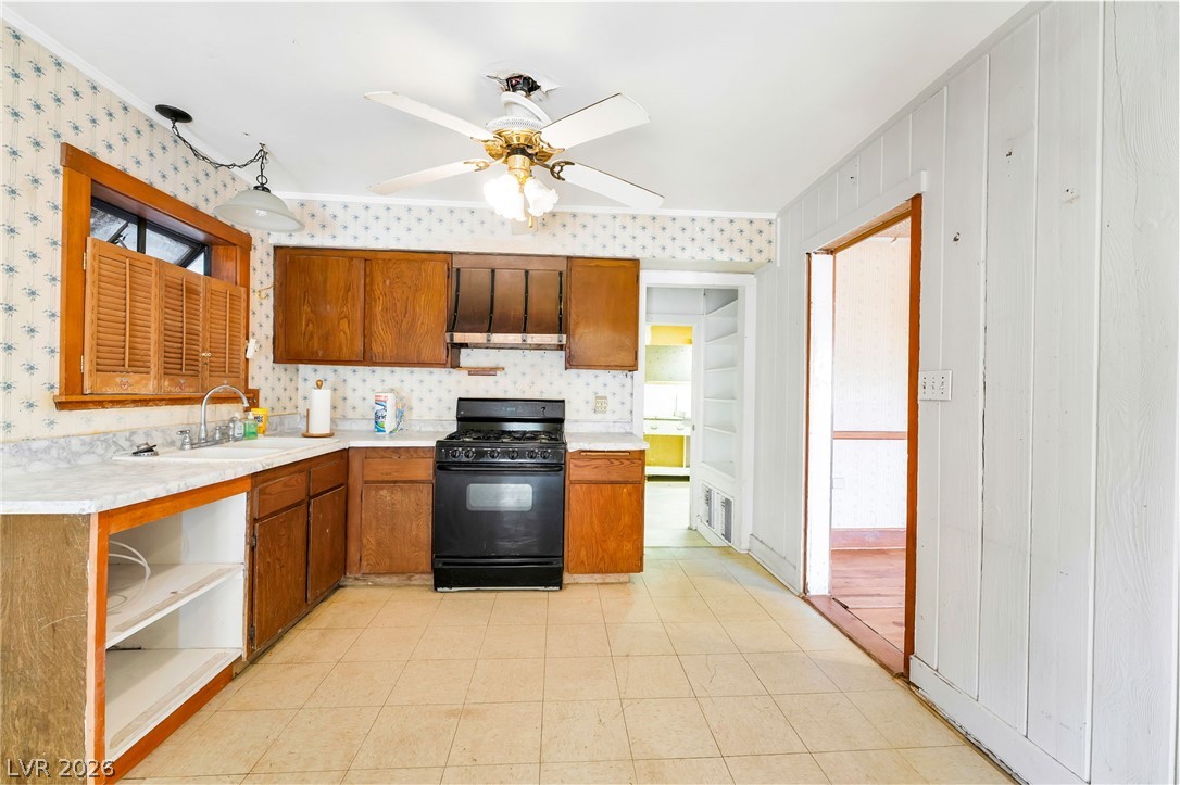 Photo 7 of 24, 428 Bolsa Drive