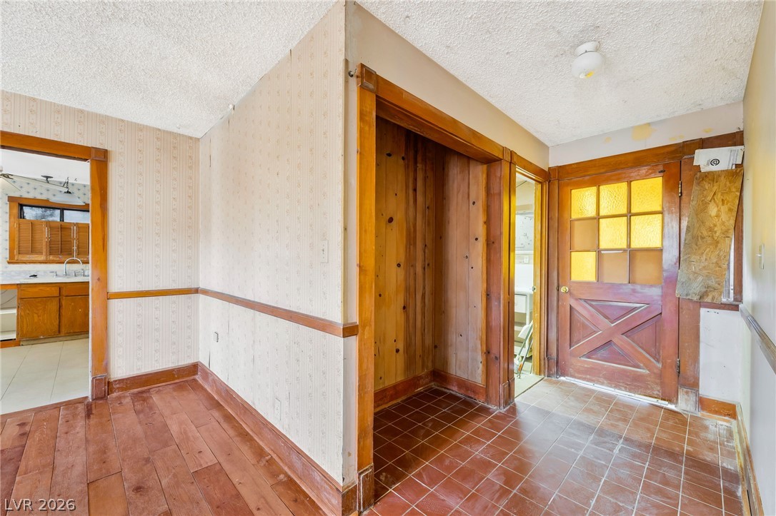 Photo 10 of 24, 428 Bolsa Drive