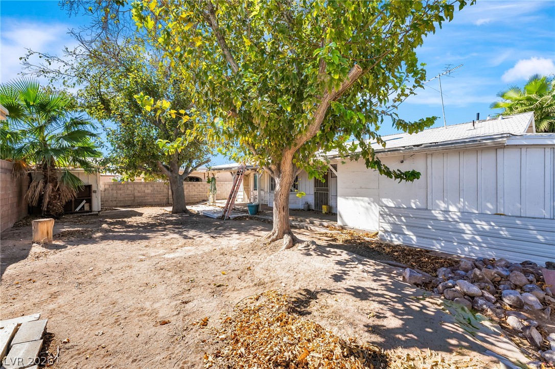 Photo 18 of 24, 428 Bolsa Drive