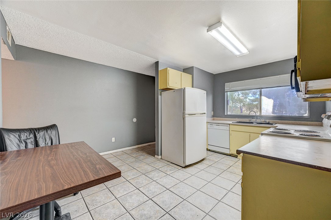 Photo 16 of 47, 3567 Arville Street #702B