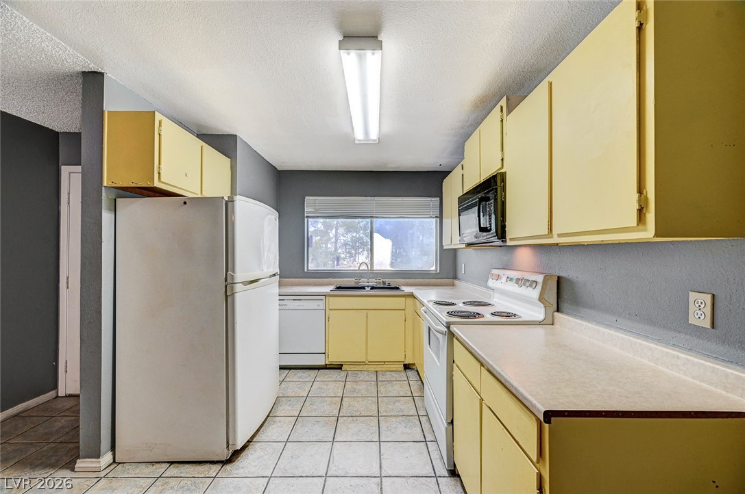 Photo 17 of 47, 3567 Arville Street #702B