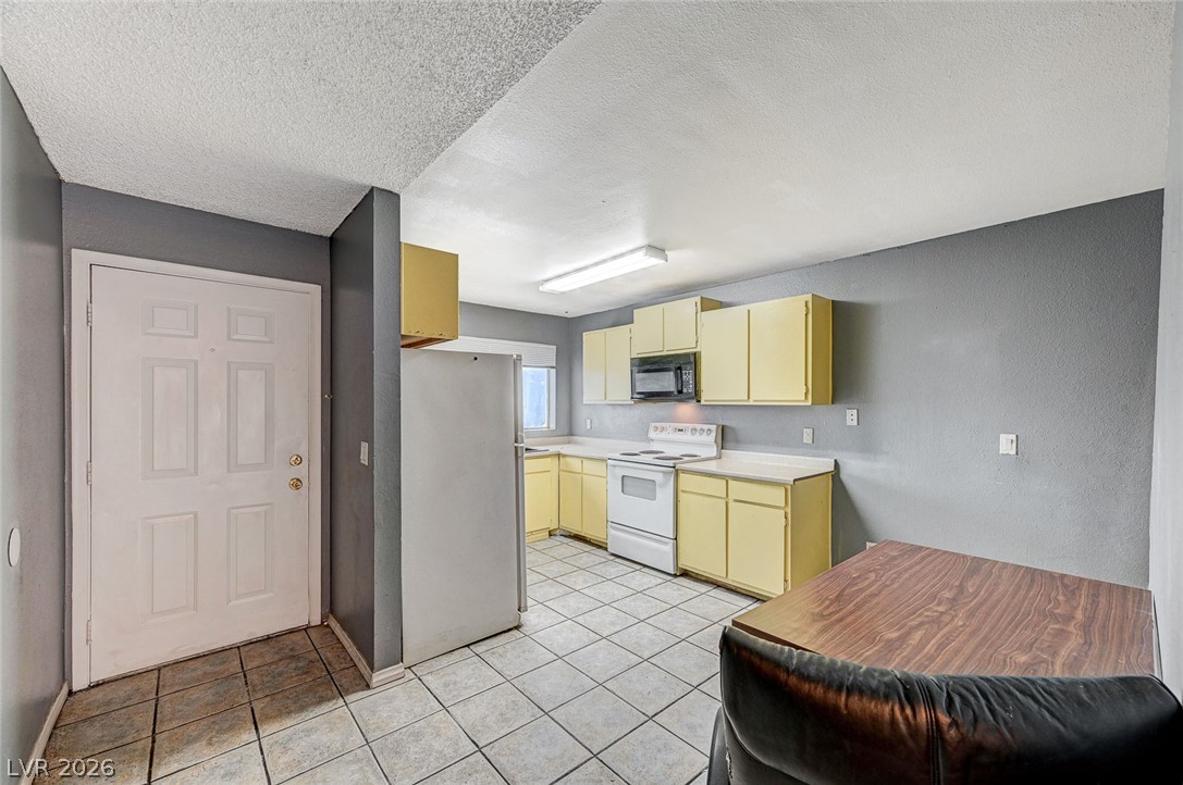 Photo 19 of 47, 3567 Arville Street #702B