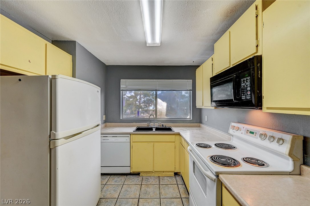 Photo 21 of 47, 3567 Arville Street #702B