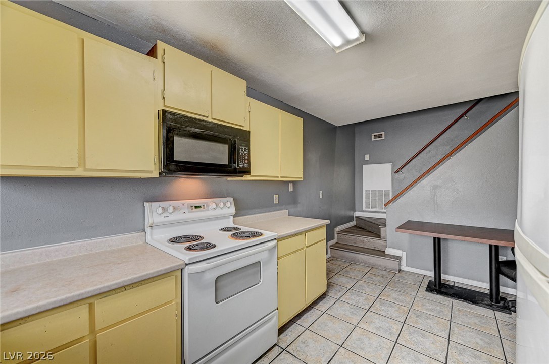 Photo 22 of 47, 3567 Arville Street #702B