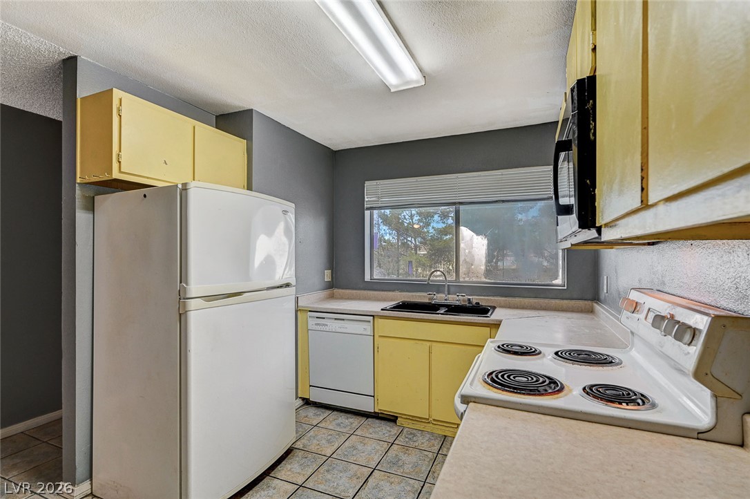 Photo 23 of 47, 3567 Arville Street #702B