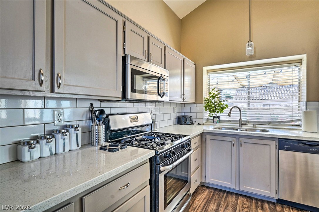 Photo 11 of 33, 861 Centaur Avenue