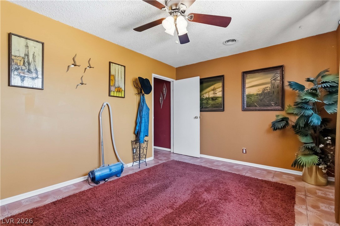 Photo 19 of 39, 3232 Pawnee Drive