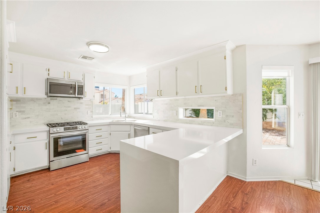Photo 13 of 49, 6609 Ives Avenue
