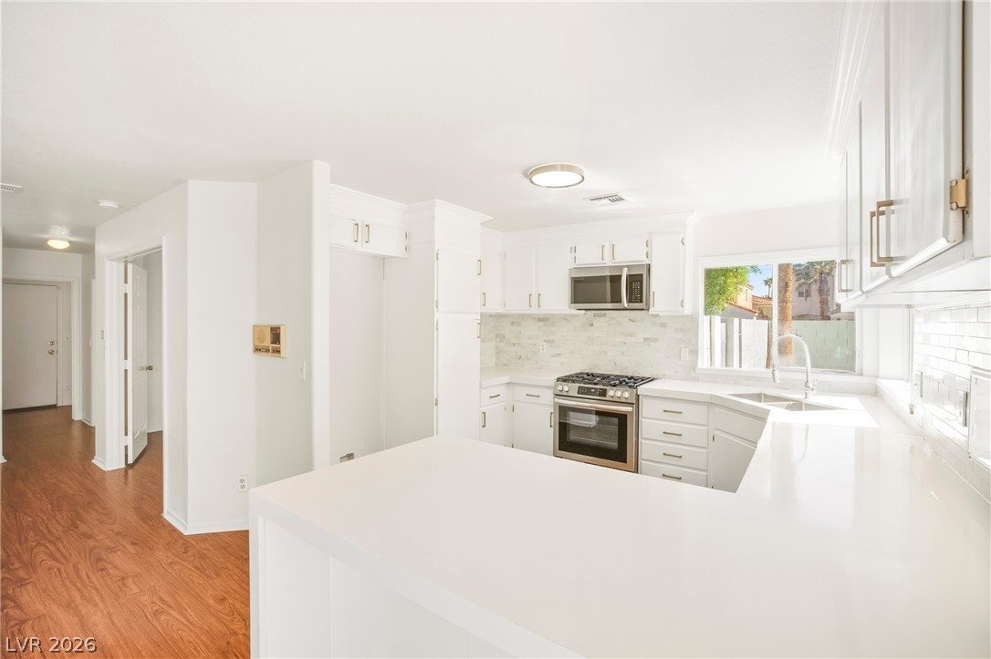 Photo 14 of 49, 6609 Ives Avenue