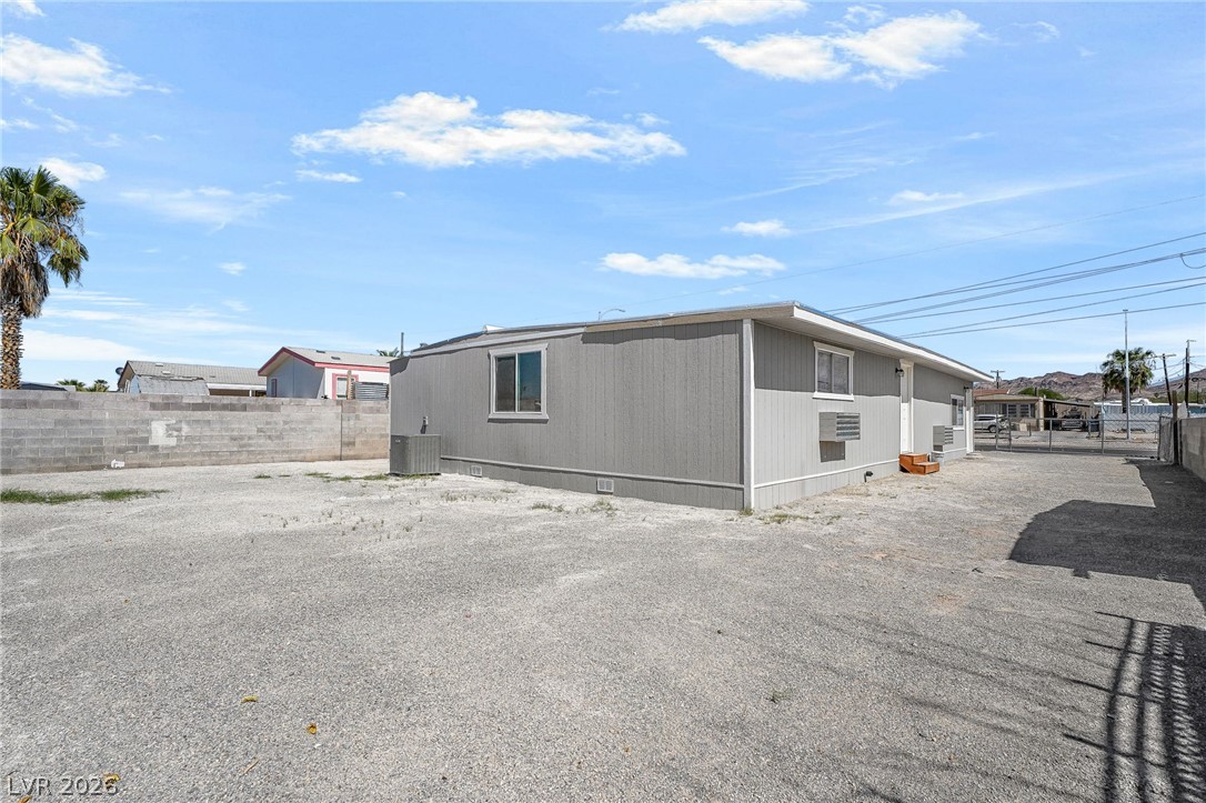 Photo 7 of 33, 2233 Toiyabe Street
