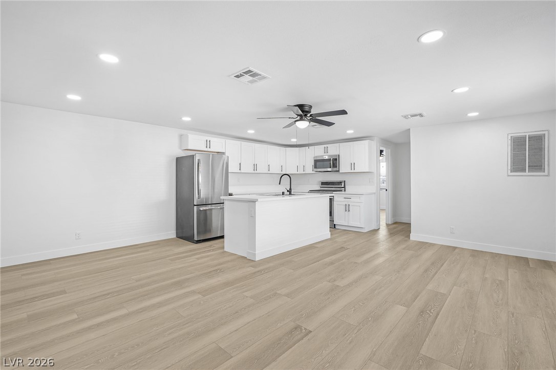 Photo 8 of 33, 2233 Toiyabe Street