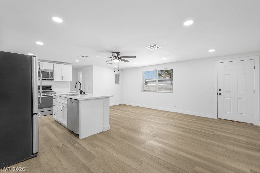 Photo 9 of 33, 2233 Toiyabe Street