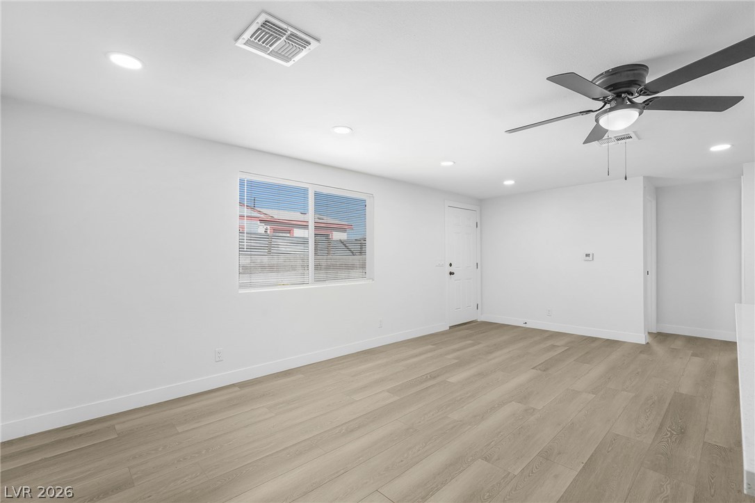 Photo 11 of 33, 2233 Toiyabe Street