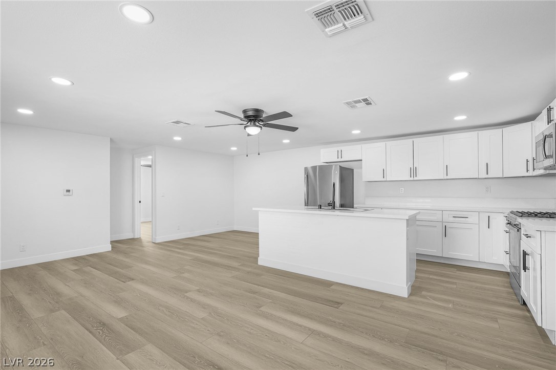 Photo 12 of 33, 2233 Toiyabe Street
