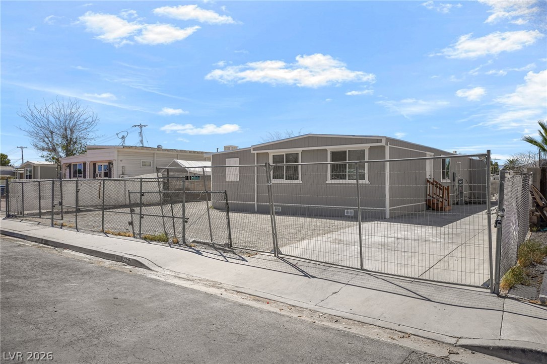 Photo 32 of 33, 2233 Toiyabe Street