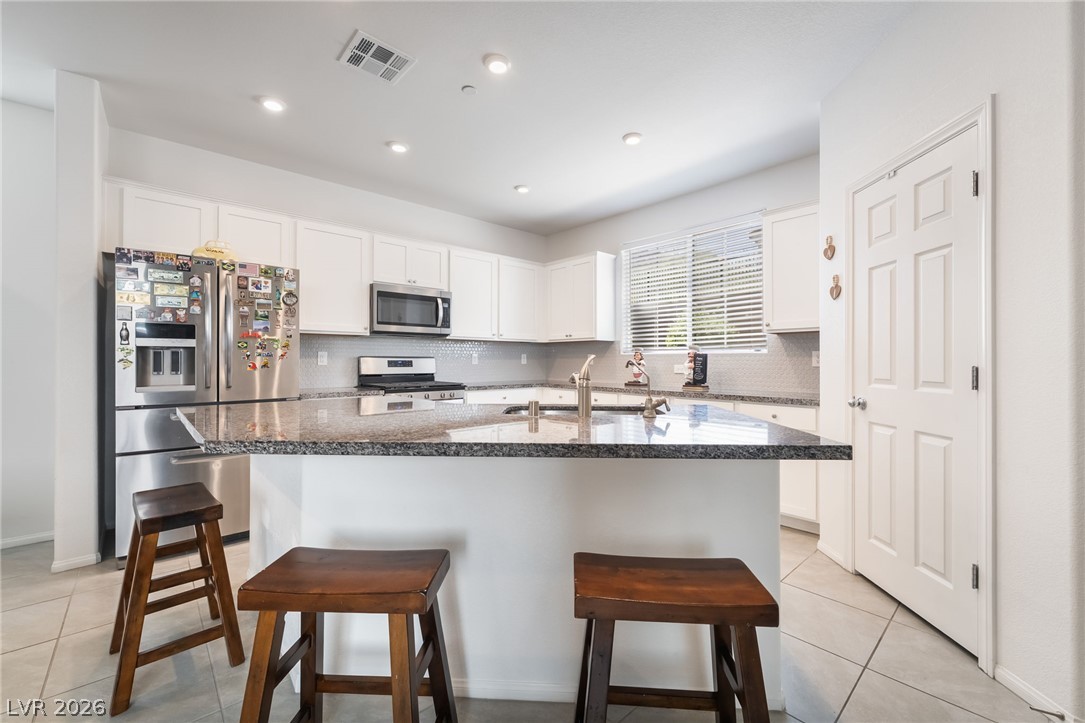Photo 4 of 1371 Graphite Avenue