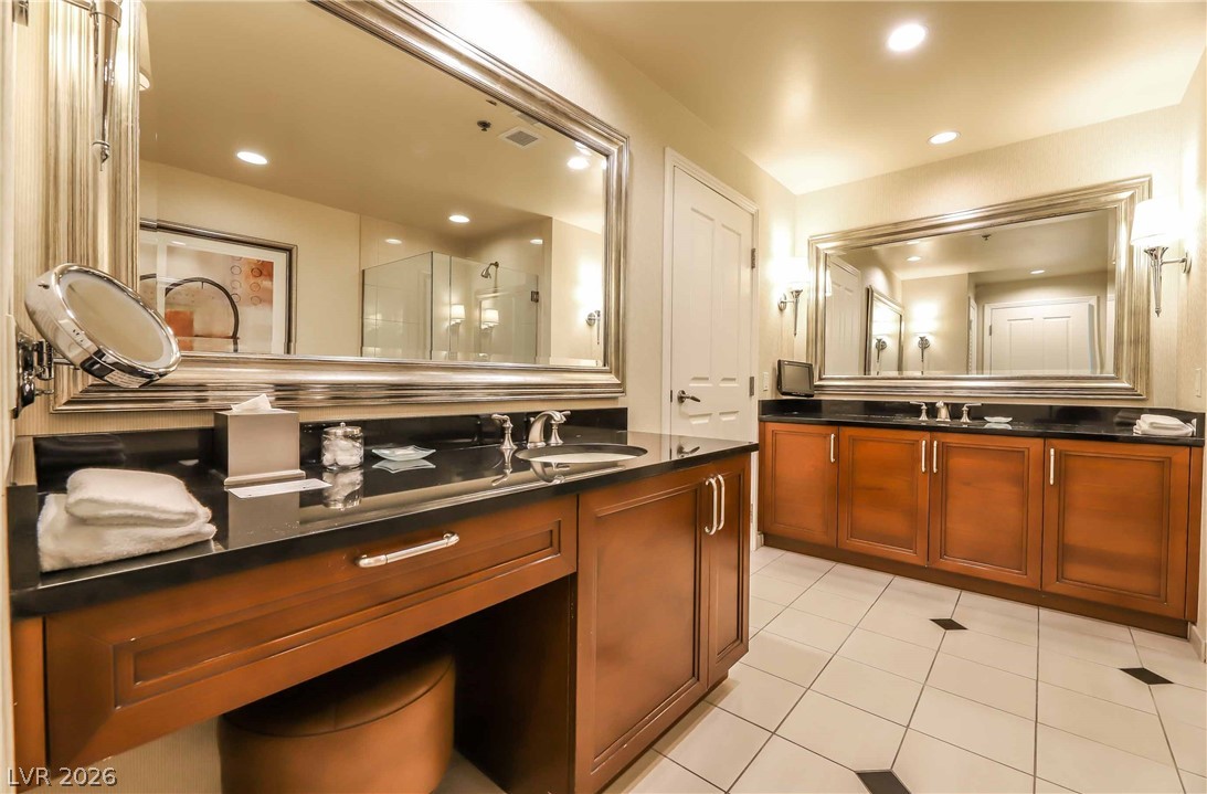 Photo 13 of 19, 135 E Harmon Avenue #3520