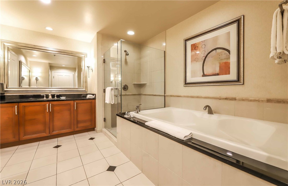 Photo 14 of 19, 135 E Harmon Avenue #3520