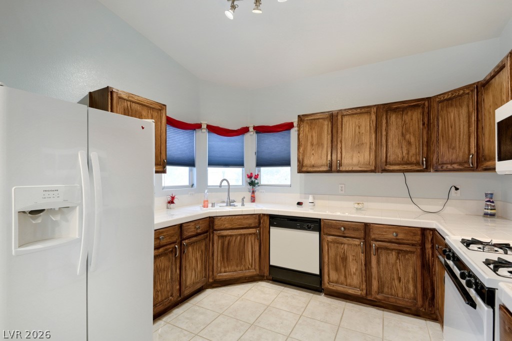 Photo 14 of 32, 2152 Jasper Bluff Street #202